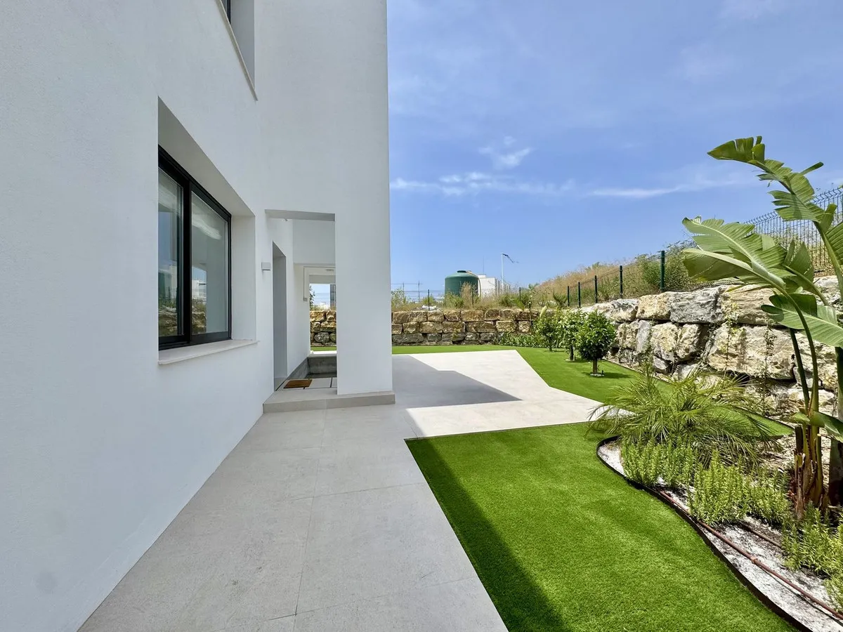 f0ea6bcf-a64f-4057-9824-fbabfd3ad040