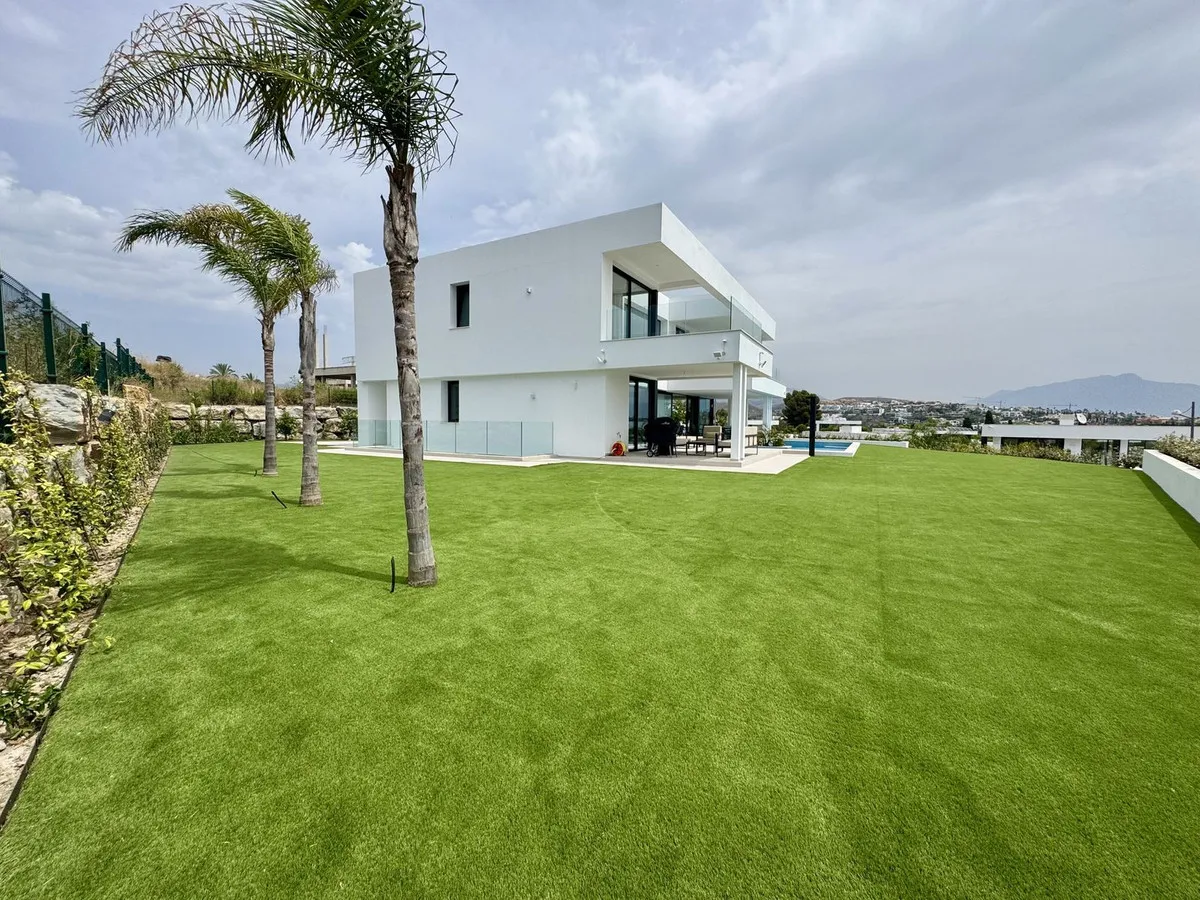 f9b09810-effb-45f0-834b-be19851f05a2