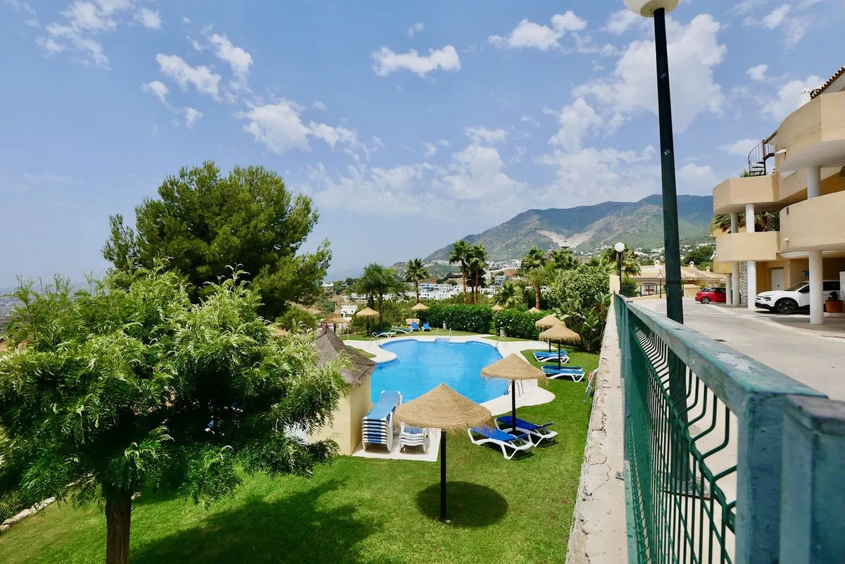 4b77b833-47a8-4090-ac54-c59901e79384