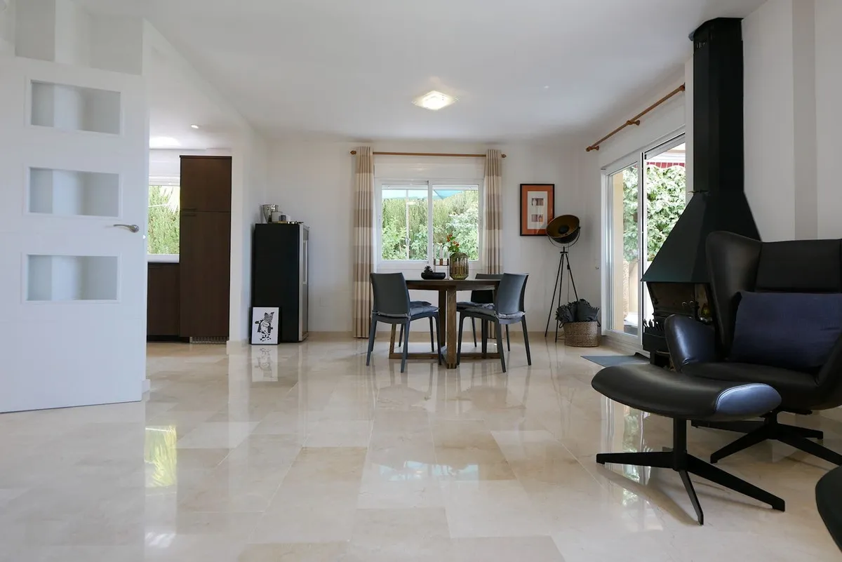 5dfeb094-1283-43dc-93c6-56525e62c46e