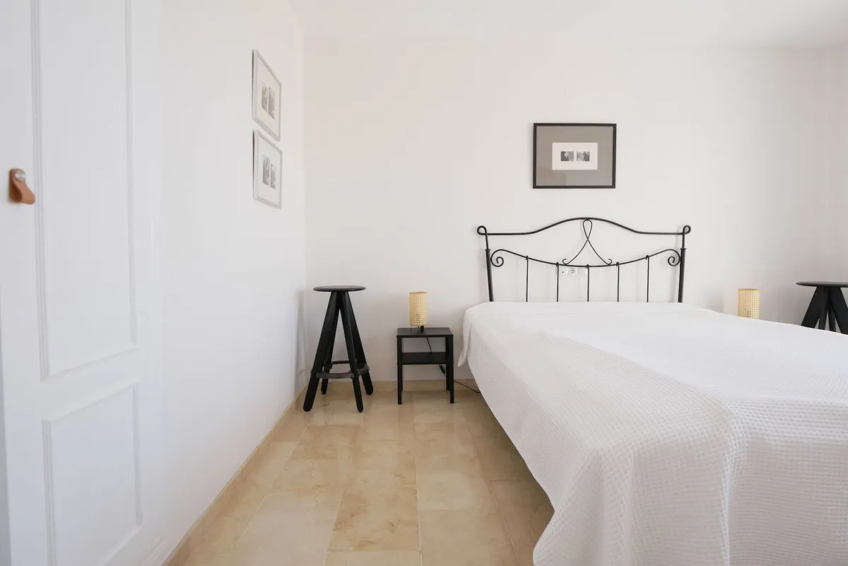 ee61ecb3-e819-45ff-8c66-83b3492c2d2c