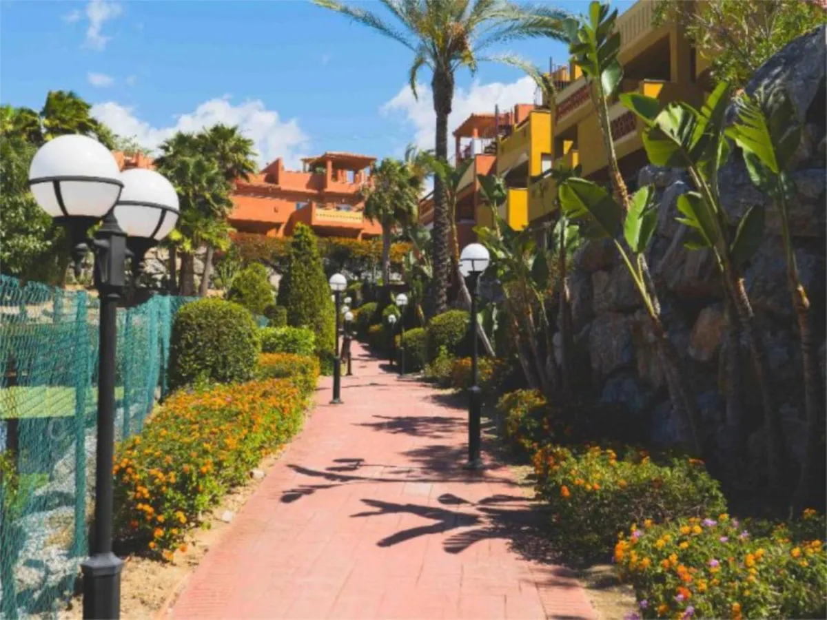 ae7e50b4-752d-4462-ad76-3ff16b4f1381