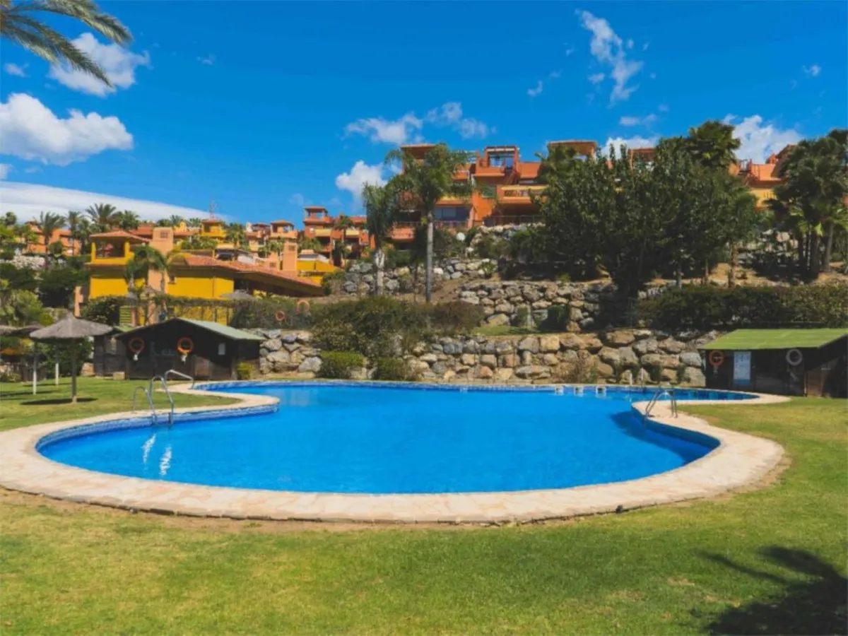 f52683f1-1db1-40f8-9962-f09ceab64b48