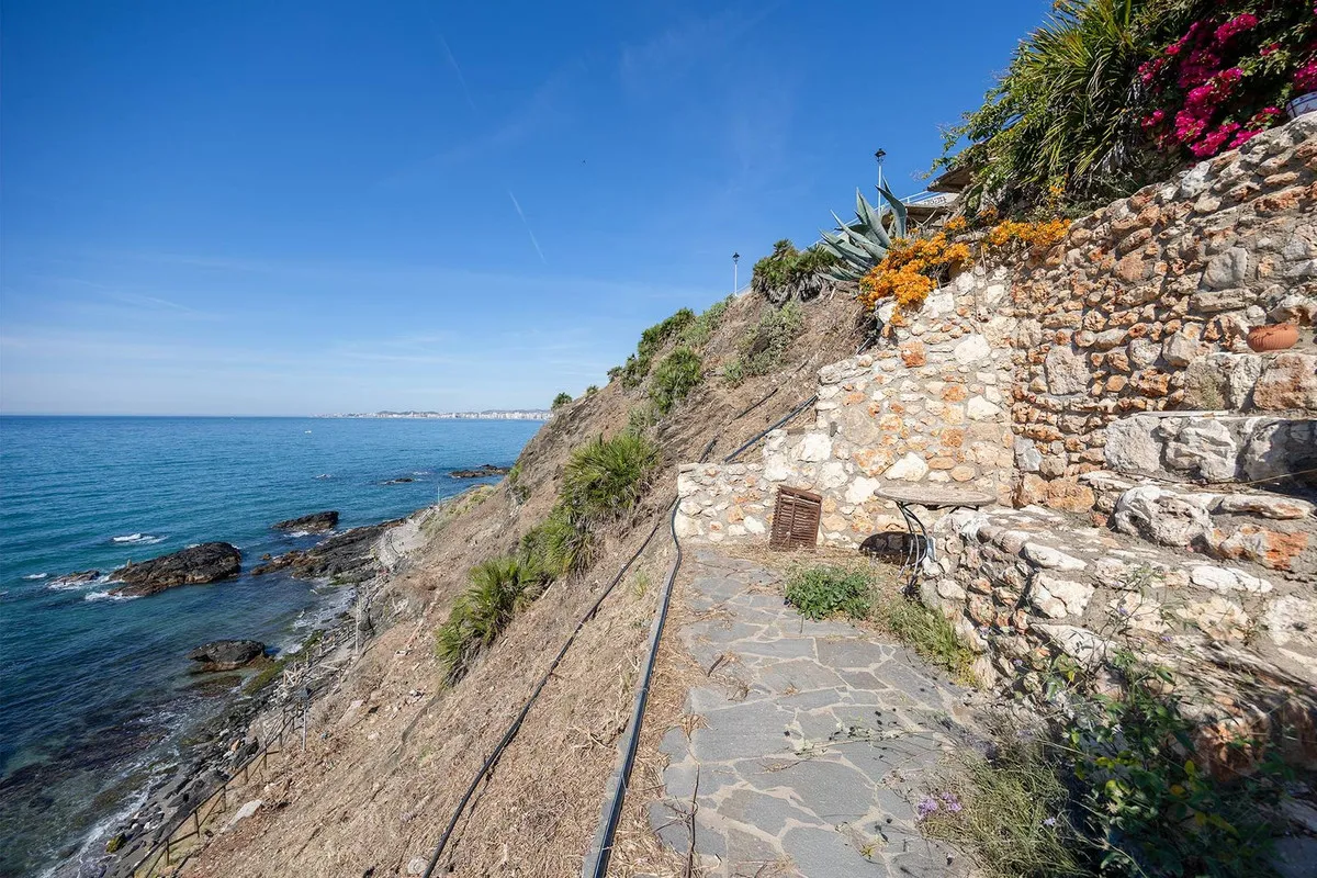 906240d8-872a-4944-ae52-e4cc32888de4