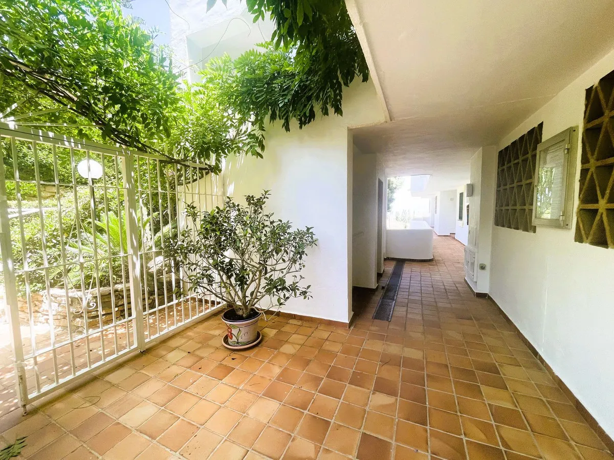 72ca8dd6-5e5a-4a21-88a6-e9f397c221d4