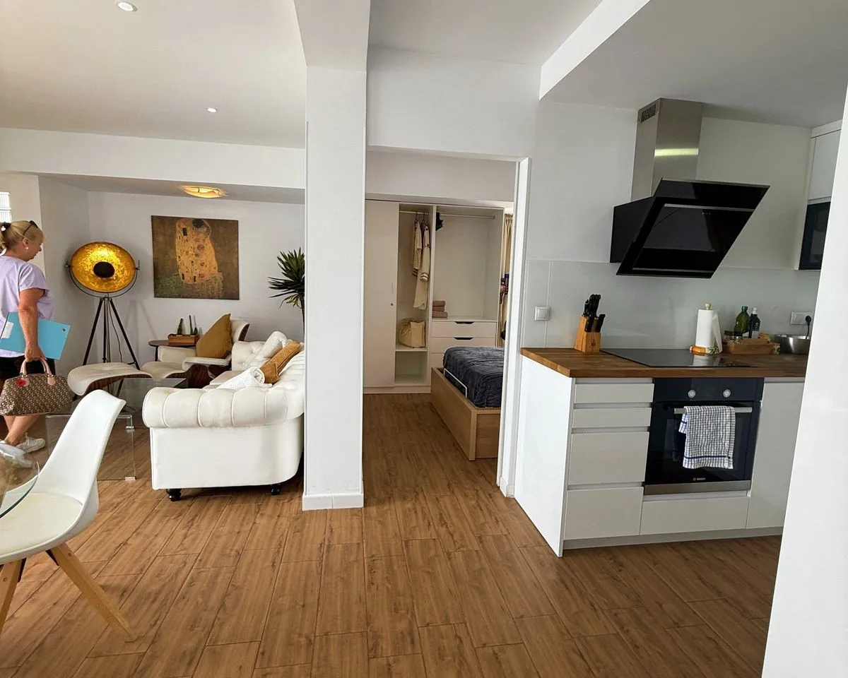 00f28761-809e-4350-b3c9-866b836cb371