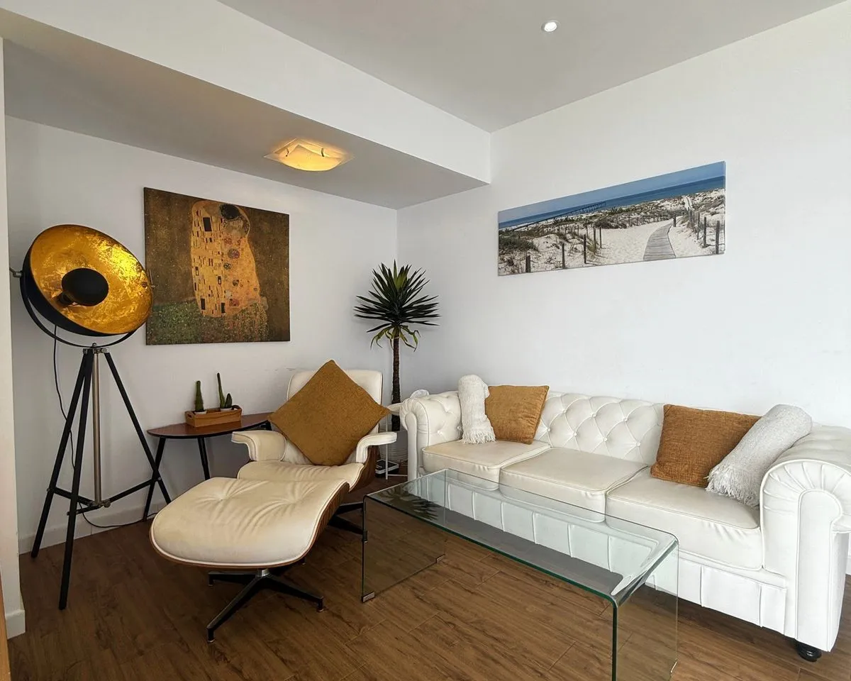 a8000f53-ba34-4c5a-a1b1-528cb52d811d