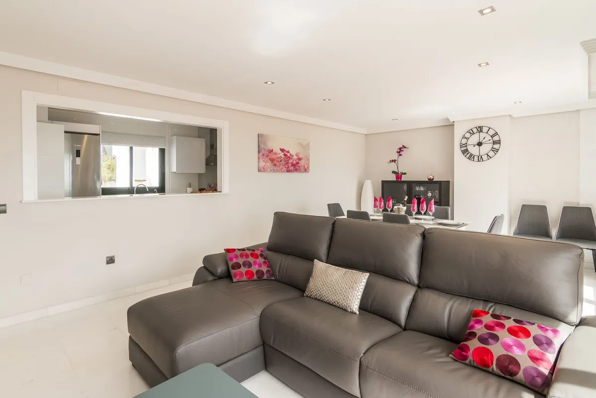 093f65e8-025b-49c9-8b46-8746ac4d9559