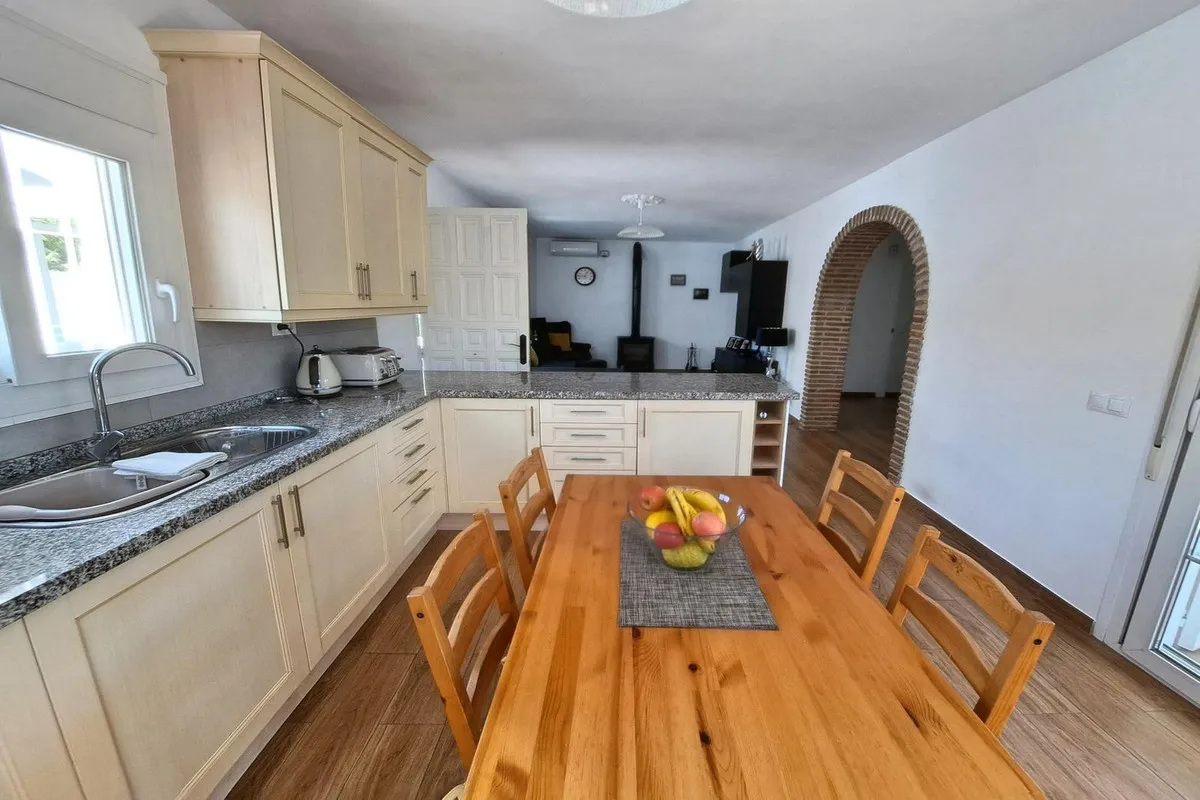 d7782c1f-c749-4146-bc7d-b27610fc6243