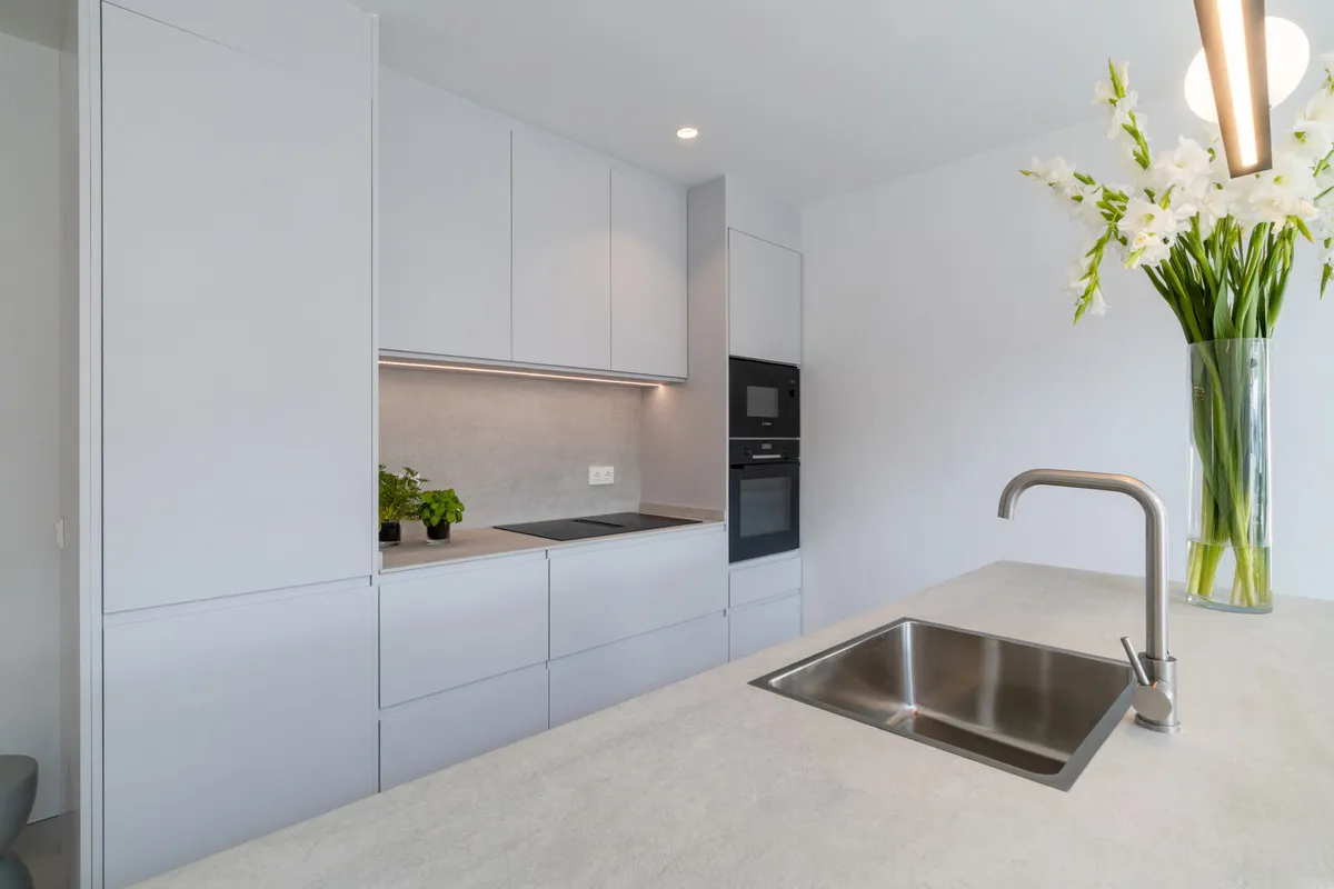 42c77a9f-1c72-40d4-bda1-028fa86b2882