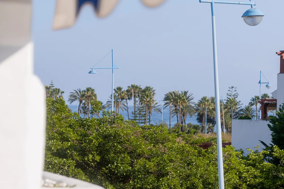 8ebdc49f-0796-4c4d-bd67-393dea6710a0