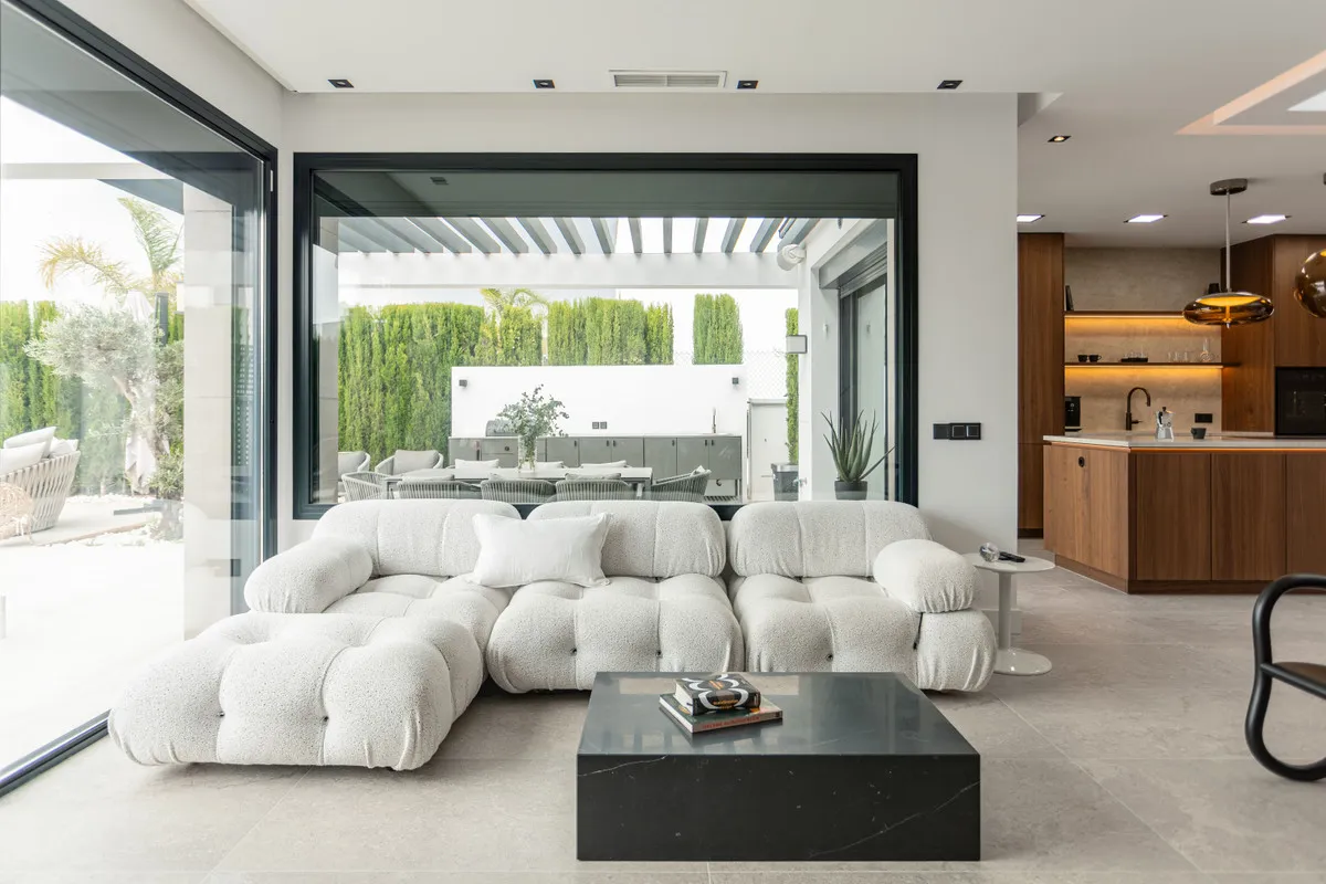 da0332b6-427a-475b-ad9e-38eefc9aecdc