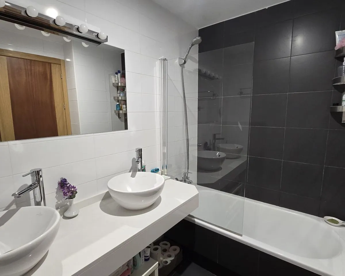 a0152980-9da9-435e-b10d-b1b63d7486f3