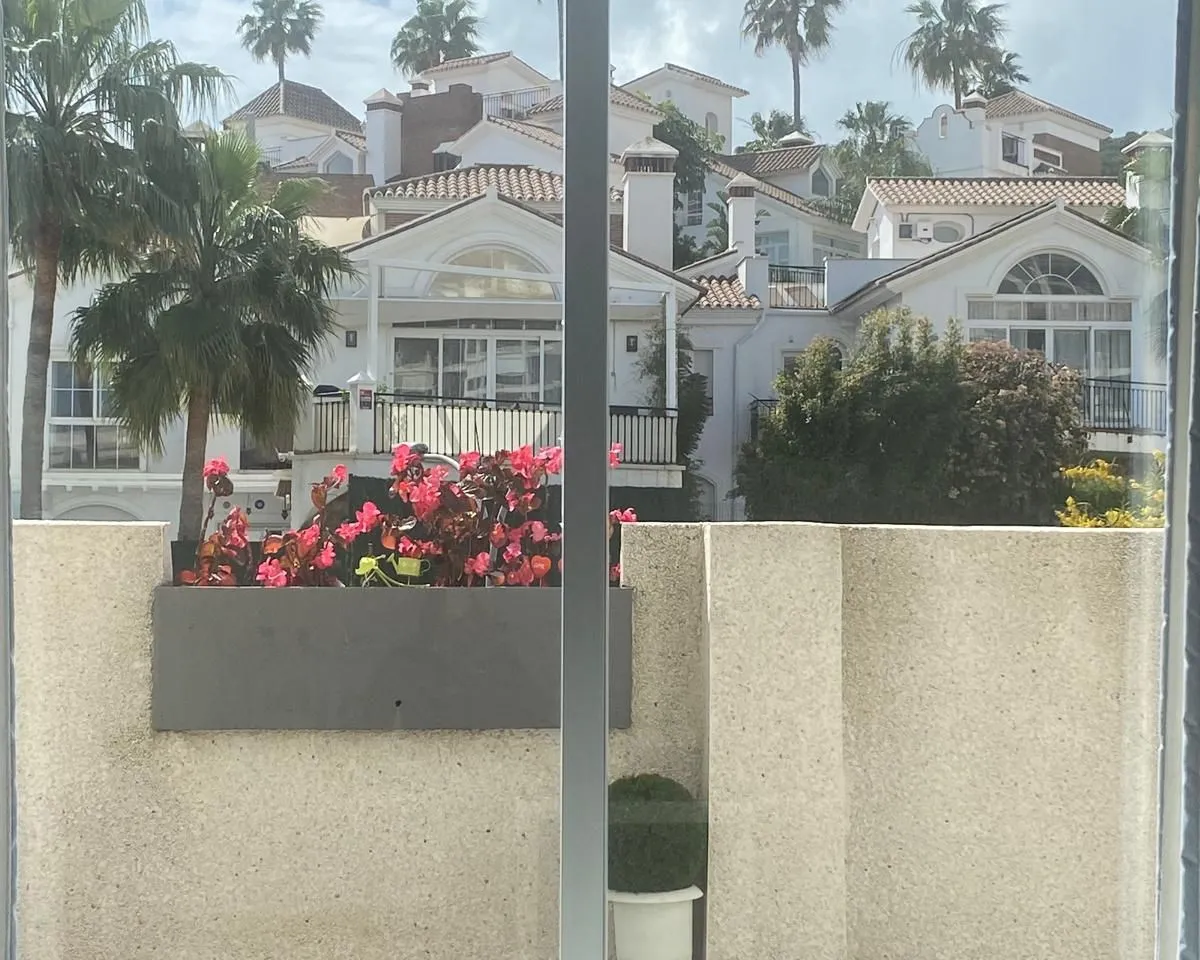 e9109198-11d8-4e7d-9579-c522661c9735