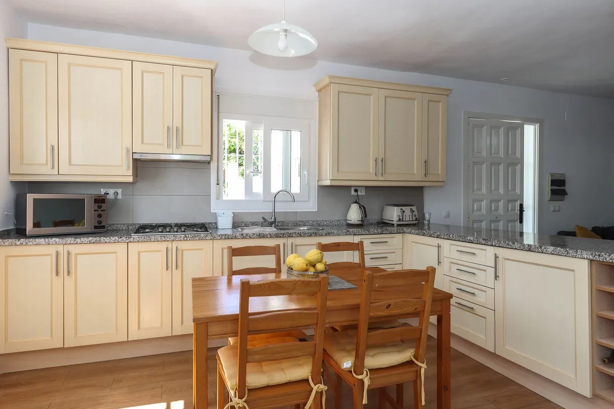 f15babb5-4a25-4301-899b-5fdd3cb1e3cb