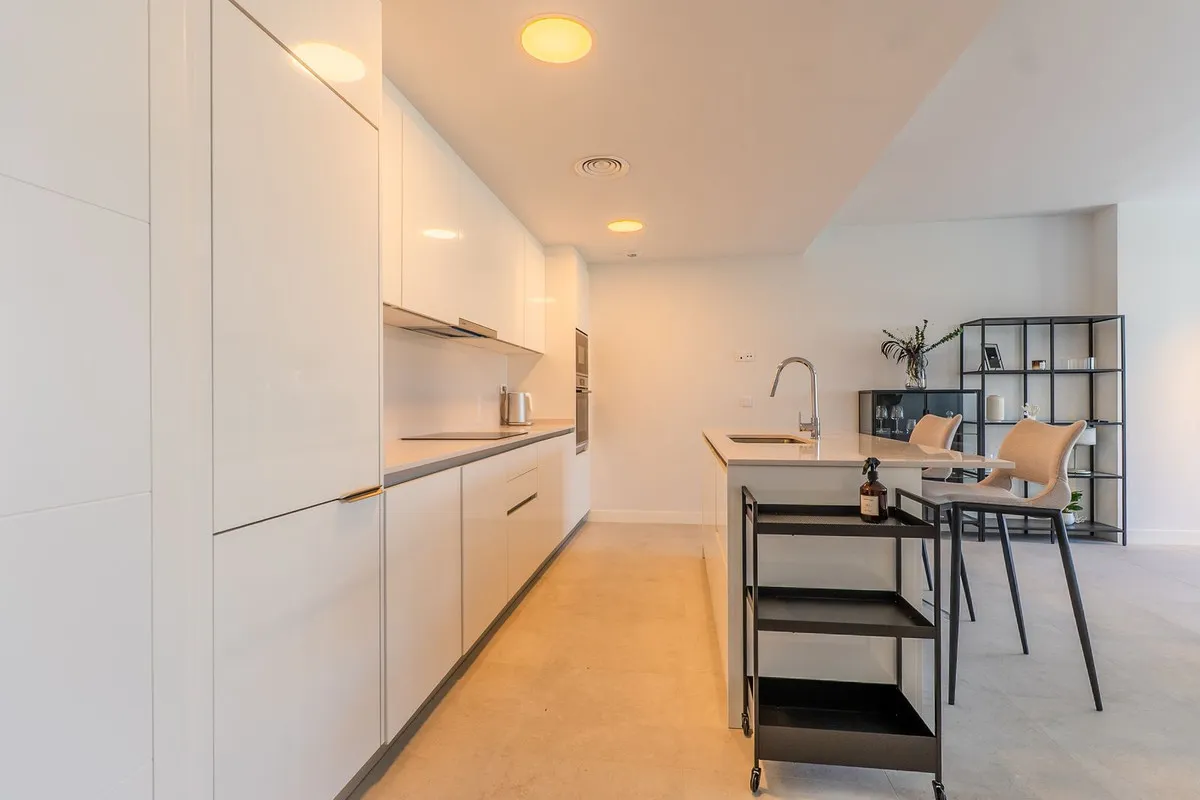 6c18a98a-29f4-43f5-93ac-12a5b9dae1b7