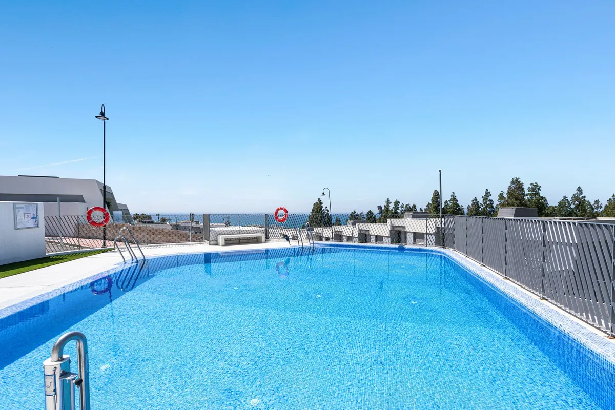 0983fc17-4d71-421f-a7b7-550e2b597aa5