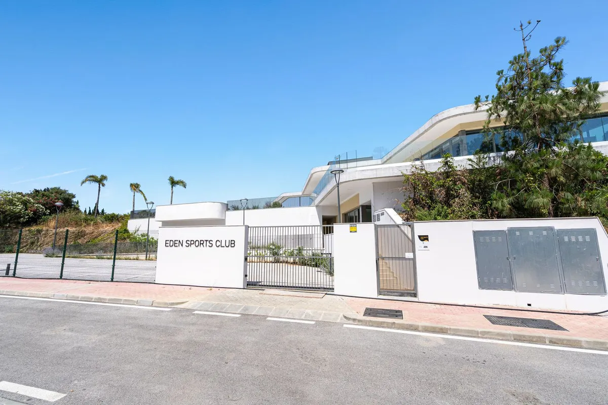 dc4dd8c3-6359-4565-9010-799e7d202fab