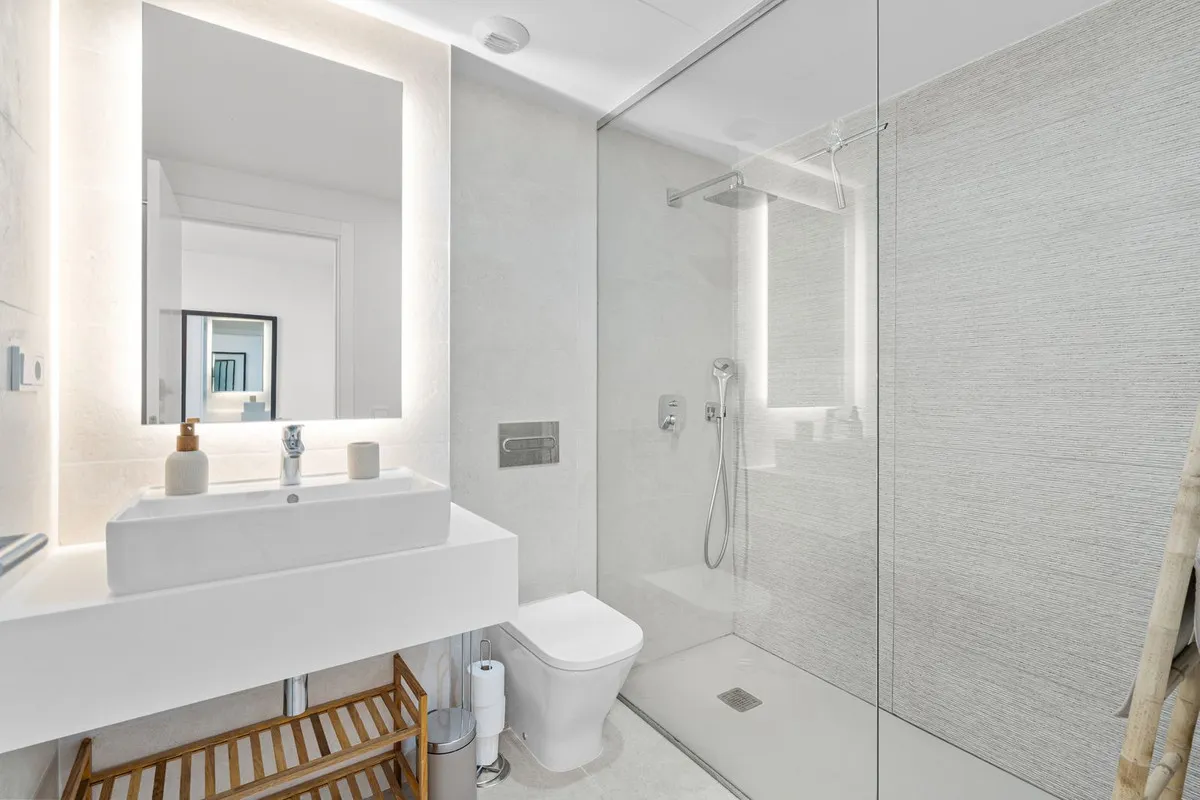 fcf8d49d-7ee8-402f-8f81-c560852265fa