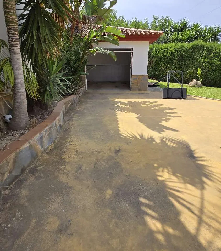 555fa273-6c10-49e3-a0a8-397d4237643b