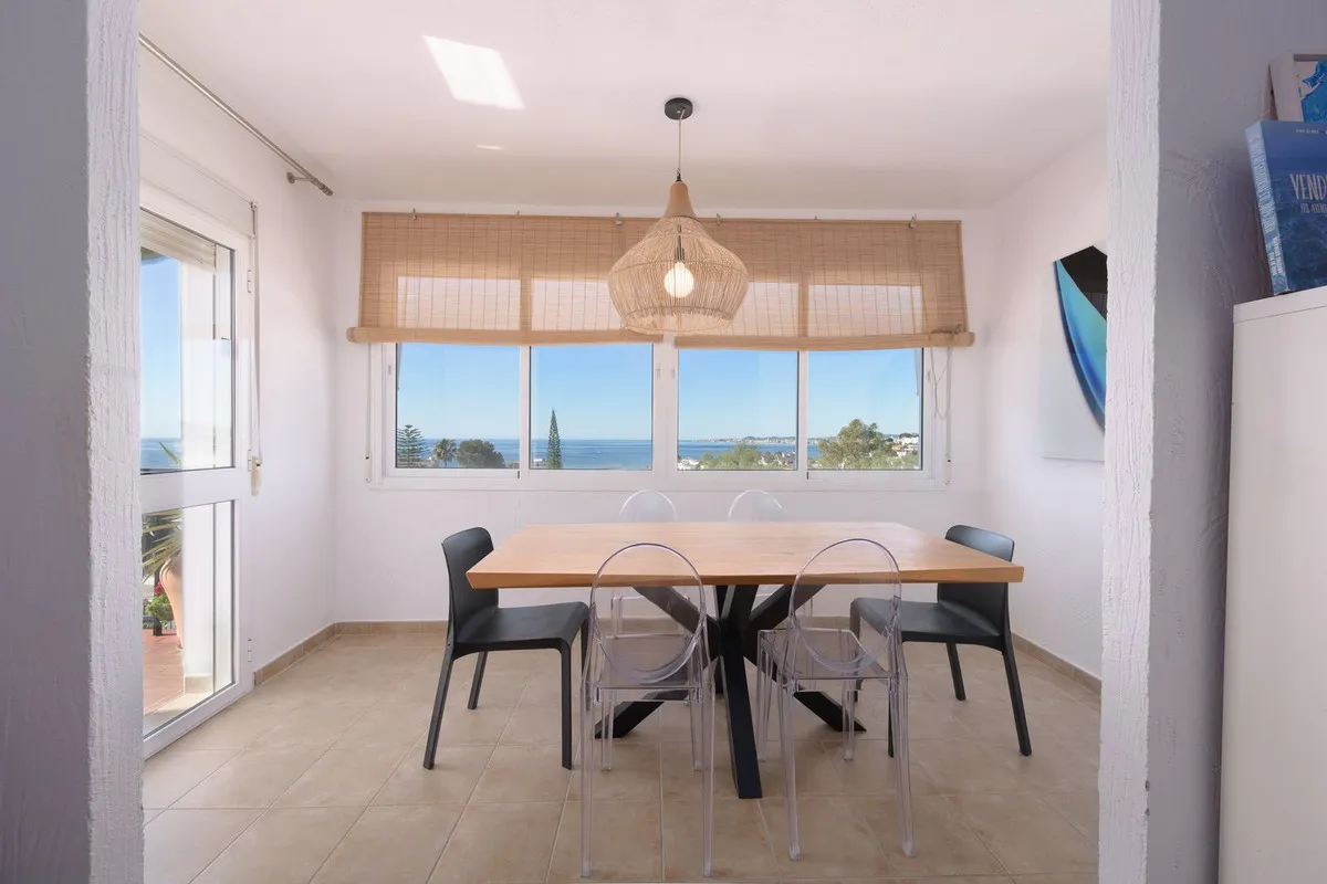 1dd6d384-c83f-40e8-9463-f33e8155eaeb