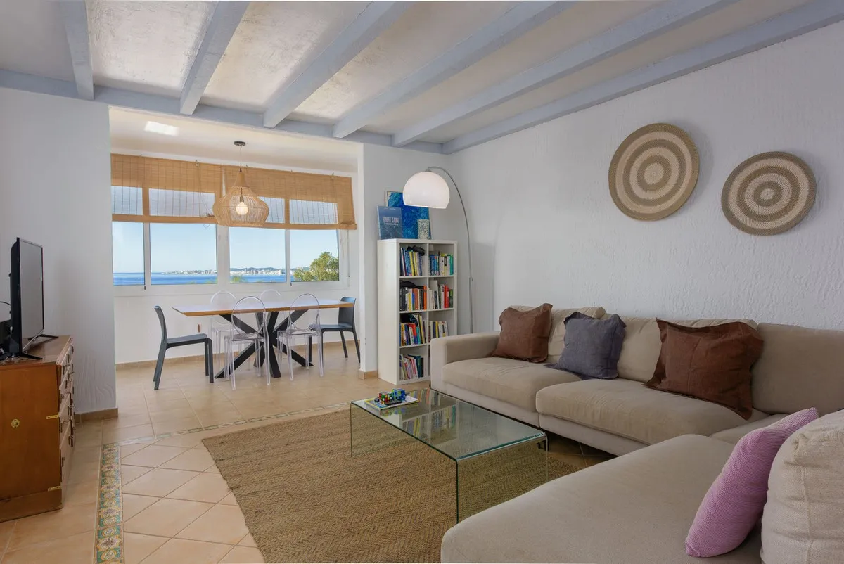 39ba99b2-dcf2-441e-b19a-25be011a5e3a