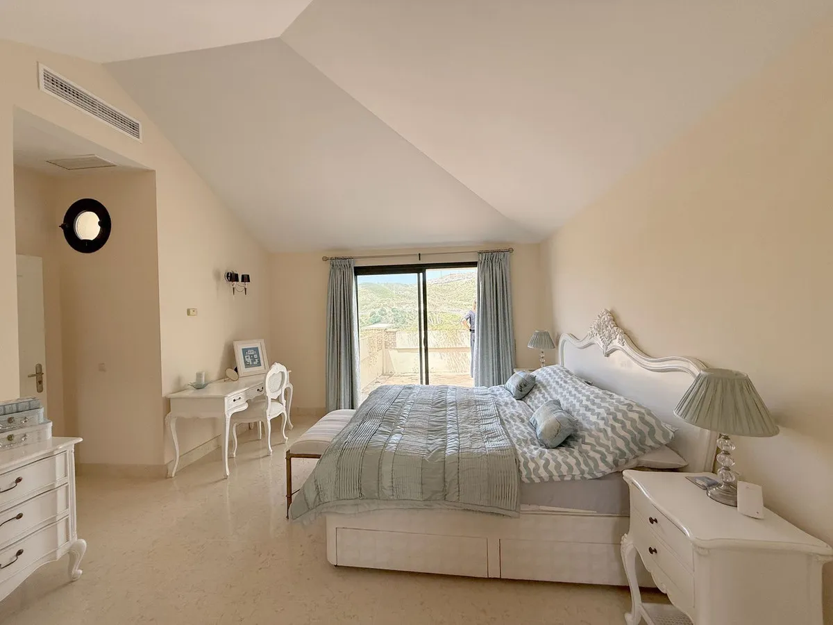 12de70dd-4047-4a89-b41f-c6614509a0c8