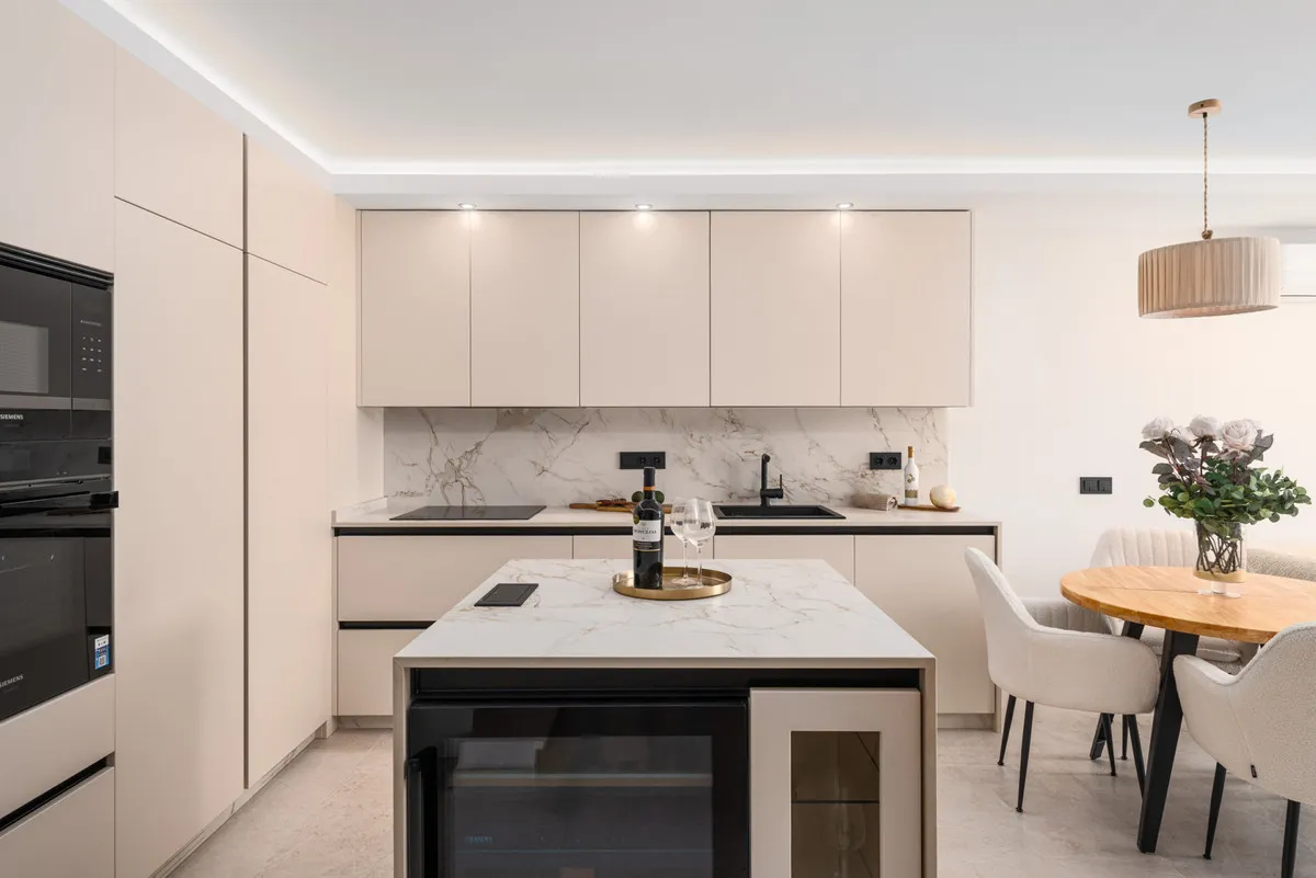 327a5ba0-a1af-41b4-bbf7-713c82523fcc