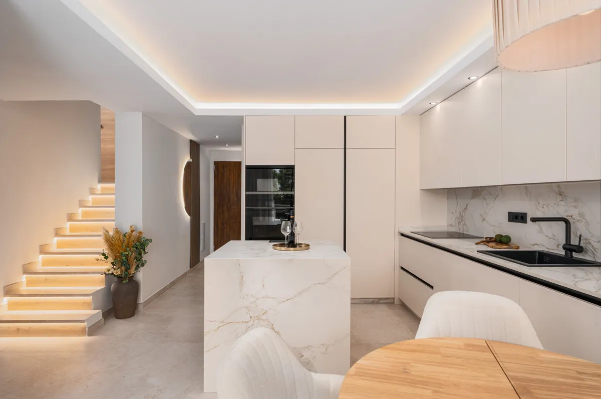 63ad2ee5-ef2e-44ac-bea9-2b8c865e5c18