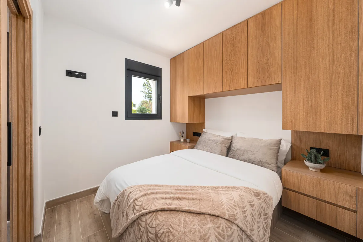 6ce5c5f7-76b8-4c93-8d1c-ebd788291f5c