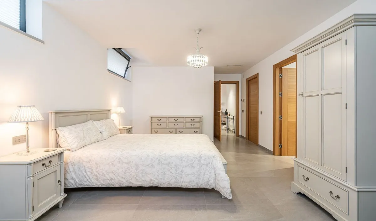 8c76cc7a-29bb-42f5-9b94-434a4fa81f45