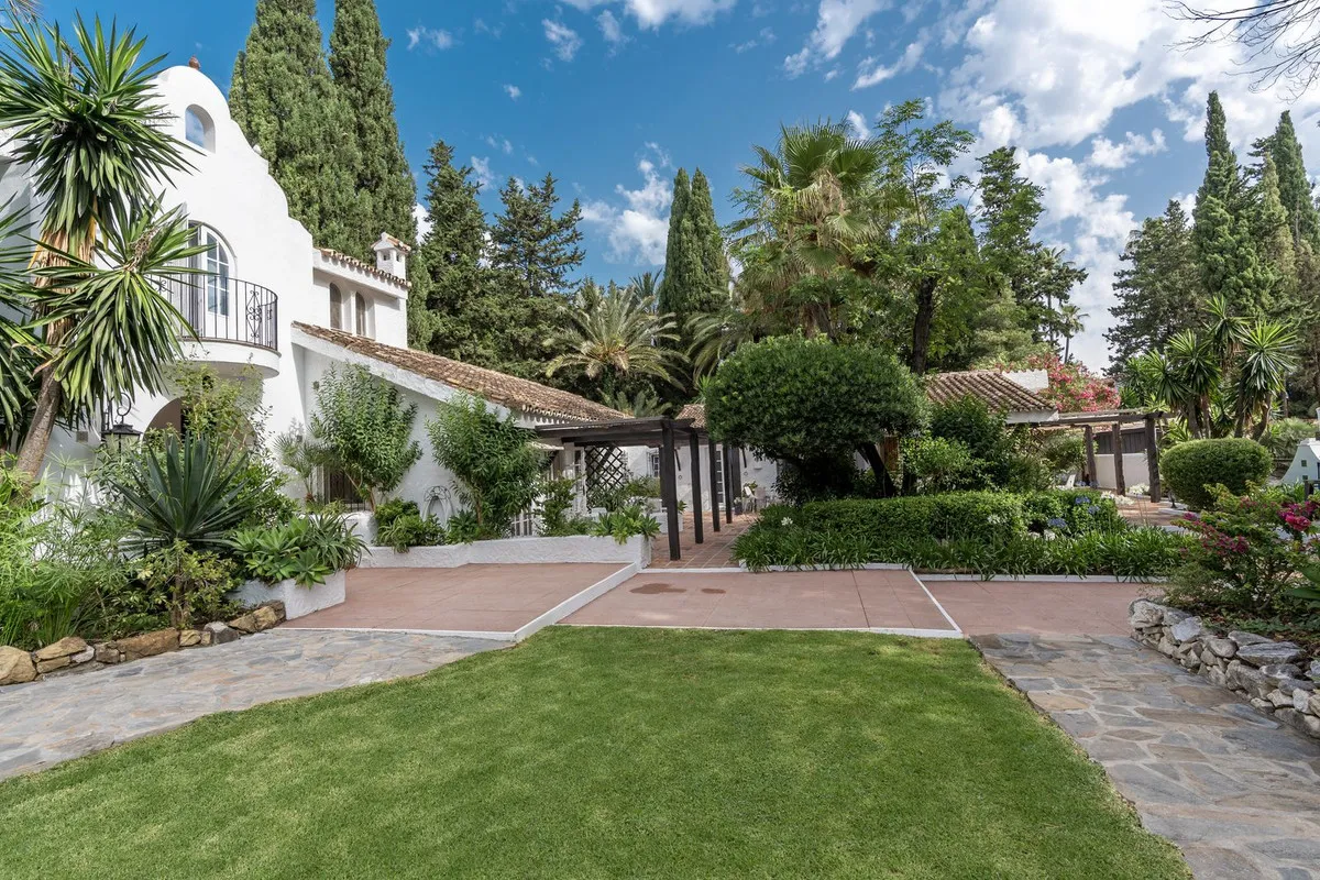 a80a1372-3dd3-4fad-a61c-067fa3a9b201