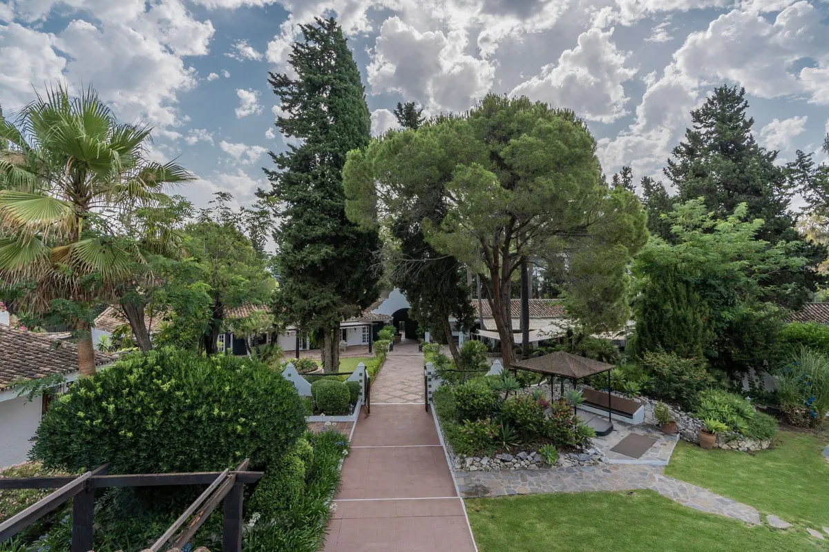 f6306850-ebd4-43d9-8d24-0e91905f911e