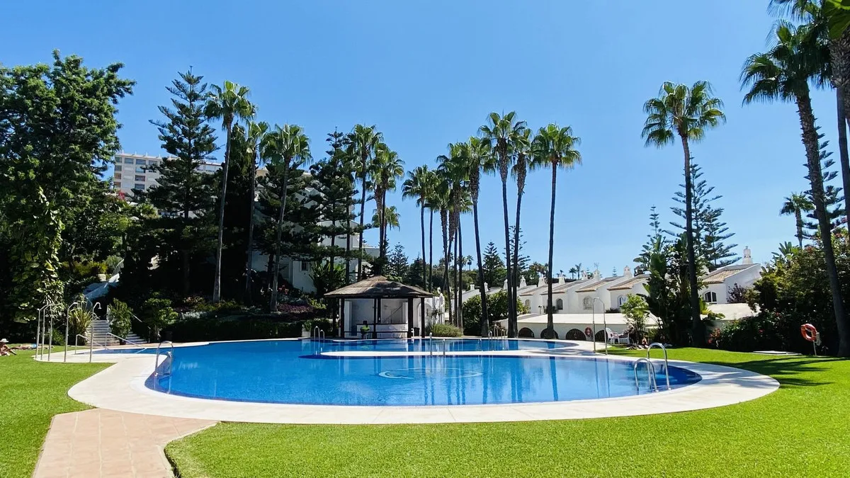 2d6a4263-91fc-423c-8987-06bf57cc0f5c