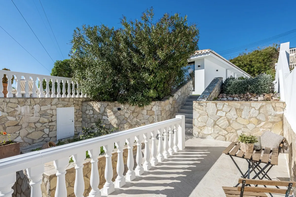 63ff7fdd-1223-4bb1-8a8d-85b9c7263ad9