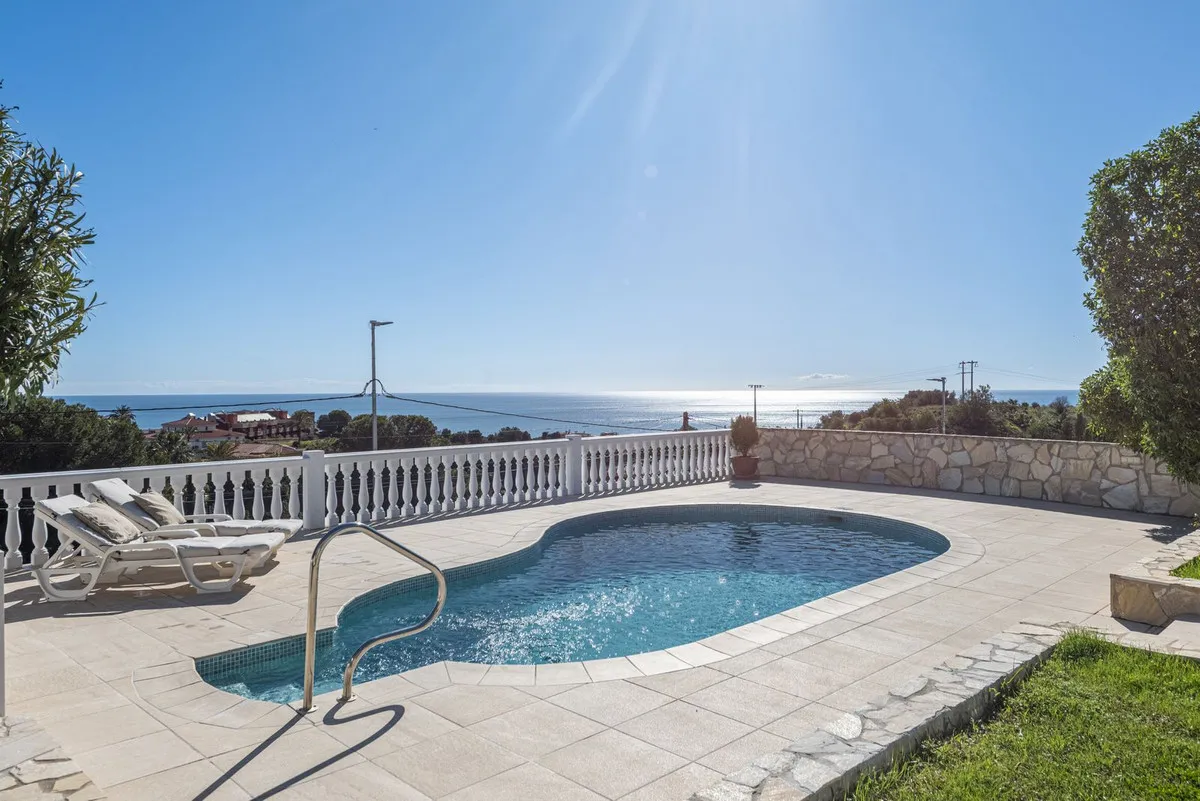 c528a5f4-57a2-48dd-b6dd-72e00edbb745