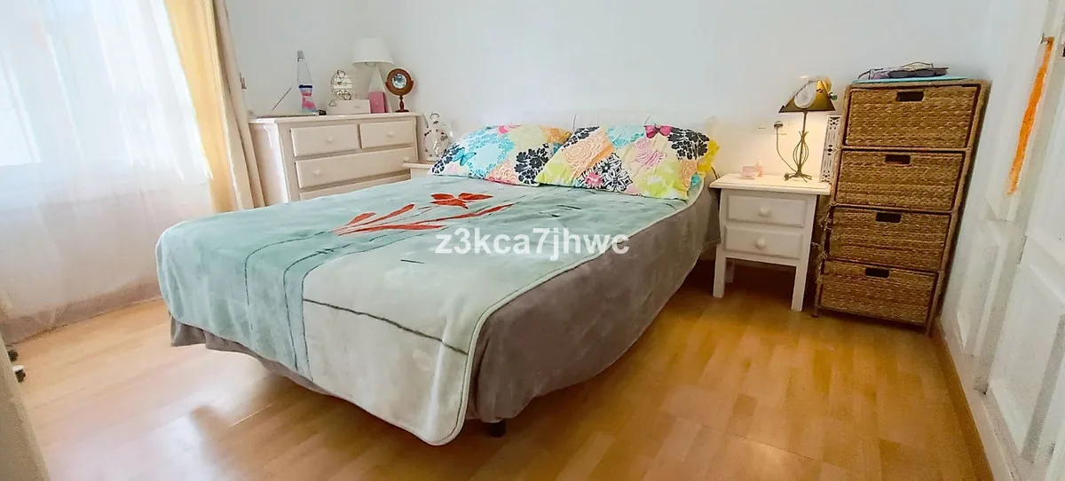 c09ba0f4-b0cc-4929-8be3-784a3e966fe5