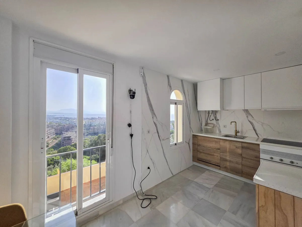 4518ecbb-d1e0-4801-8340-15b714cc13b3