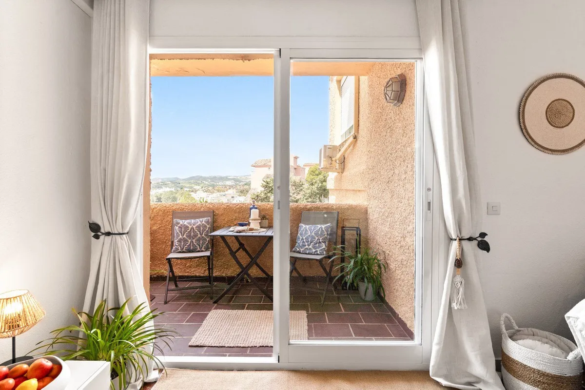 6ef3b26f-3f75-4929-b107-ad618888112c