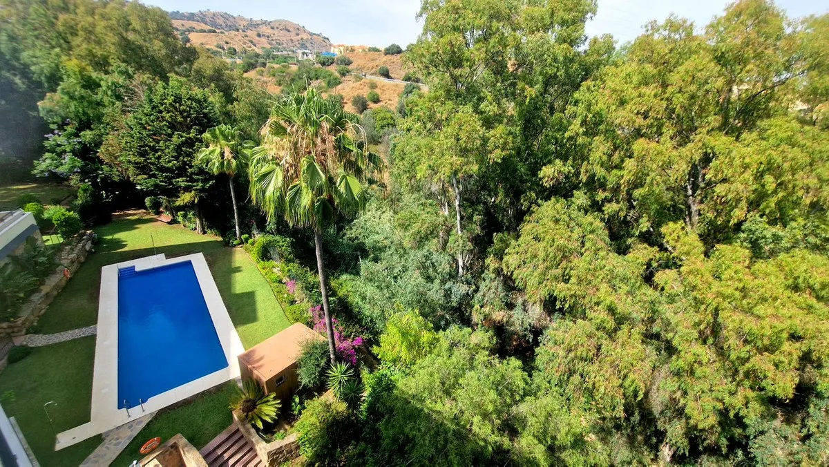 2d40d7f9-3716-4f1d-a811-33356d410687