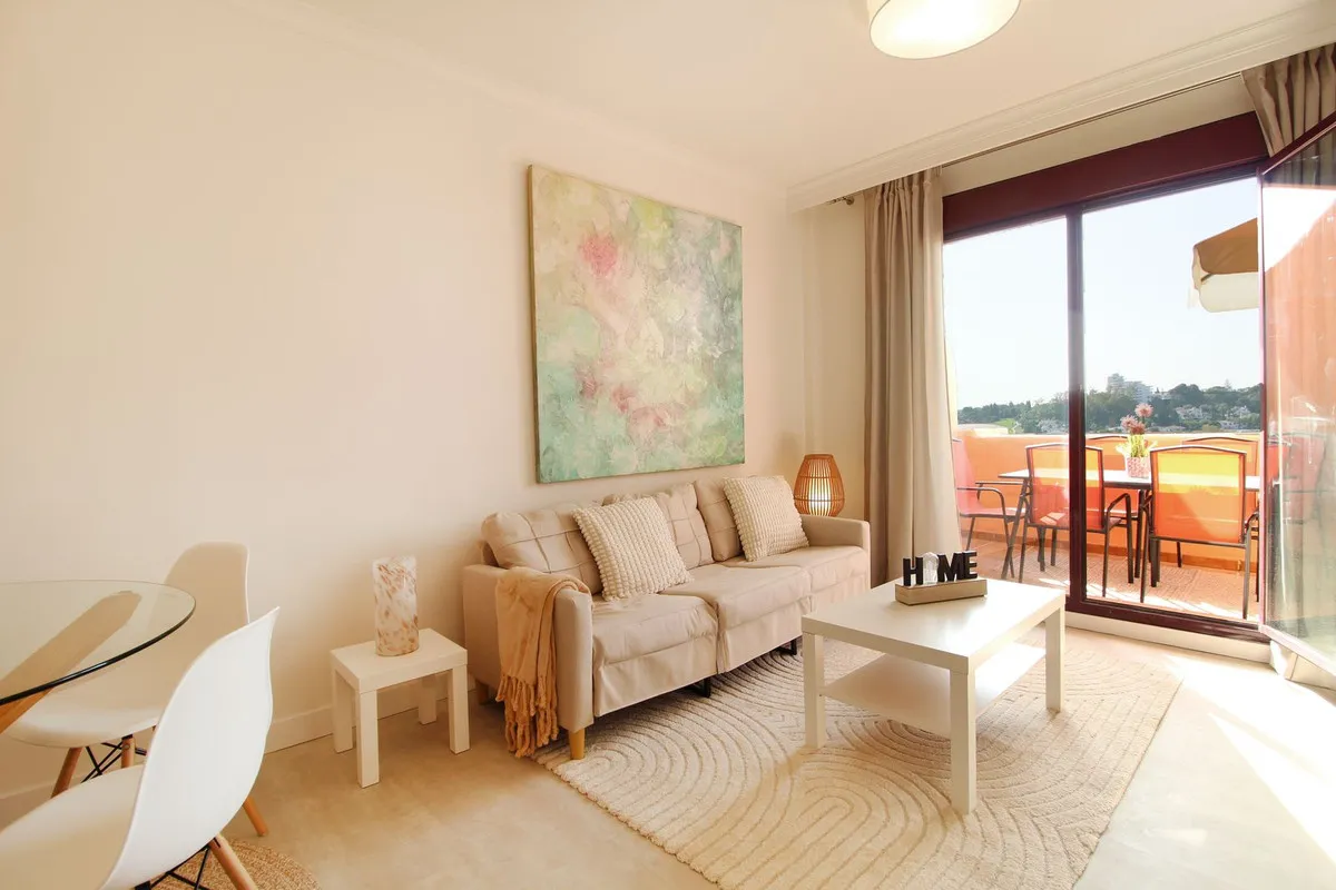 afd6136d-7002-4577-adb7-c22de4045594