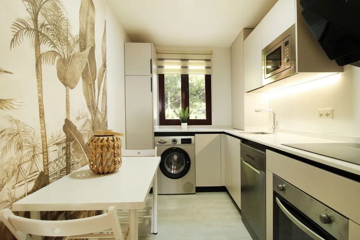 d3738714-214f-49c3-9c3e-6889db351dba