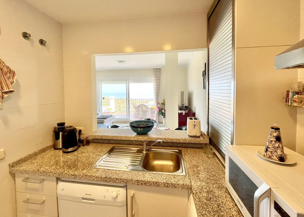 10afe625-003e-4b72-ac03-8d897184467d