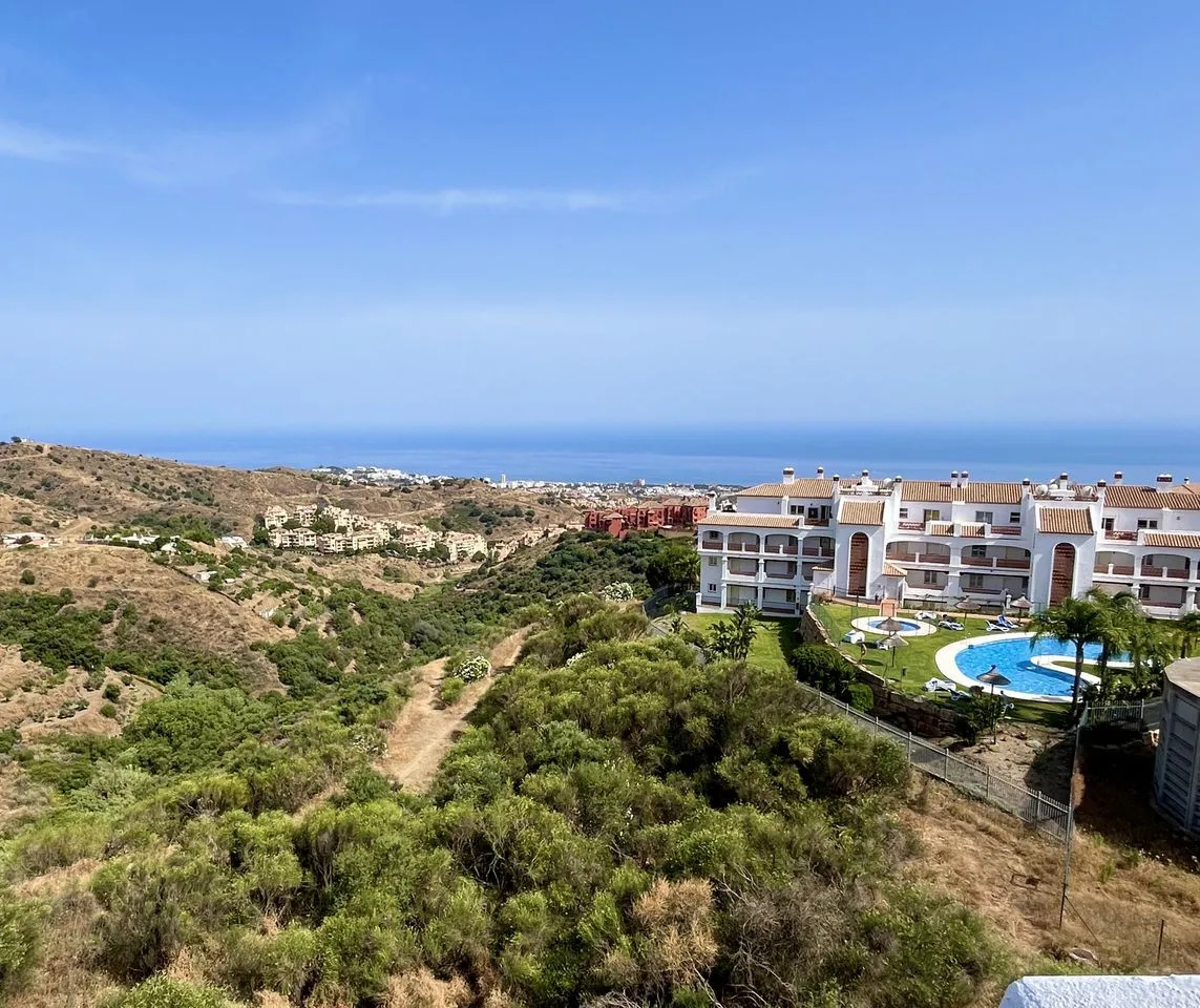 40b136bf-4a70-45e9-a00a-82f8a09f8ed3