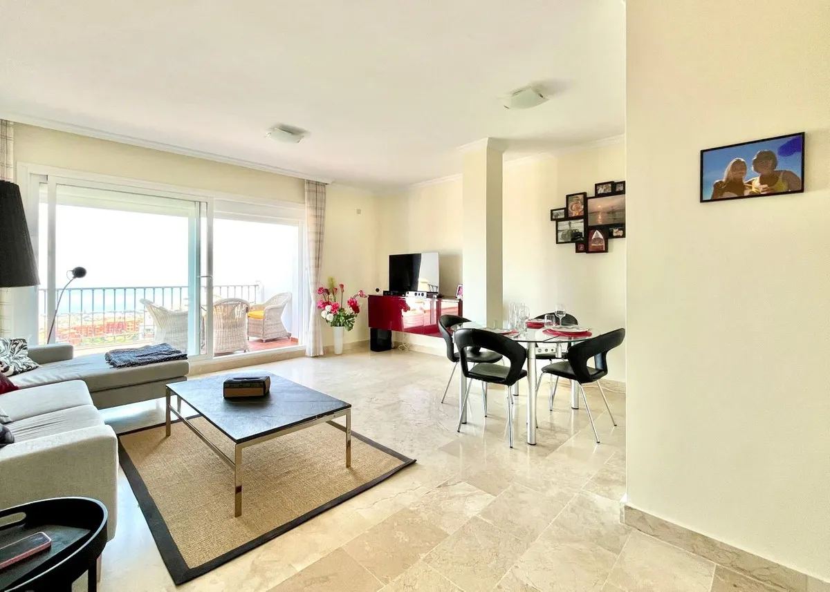 e201c932-2da0-4b49-9b66-5876a1abe788