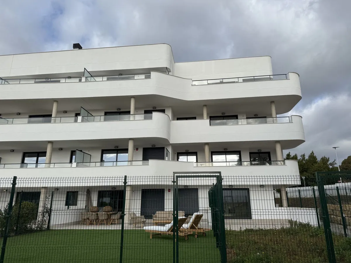 0e93a236-81fa-43c5-a4fa-931b4958fec6