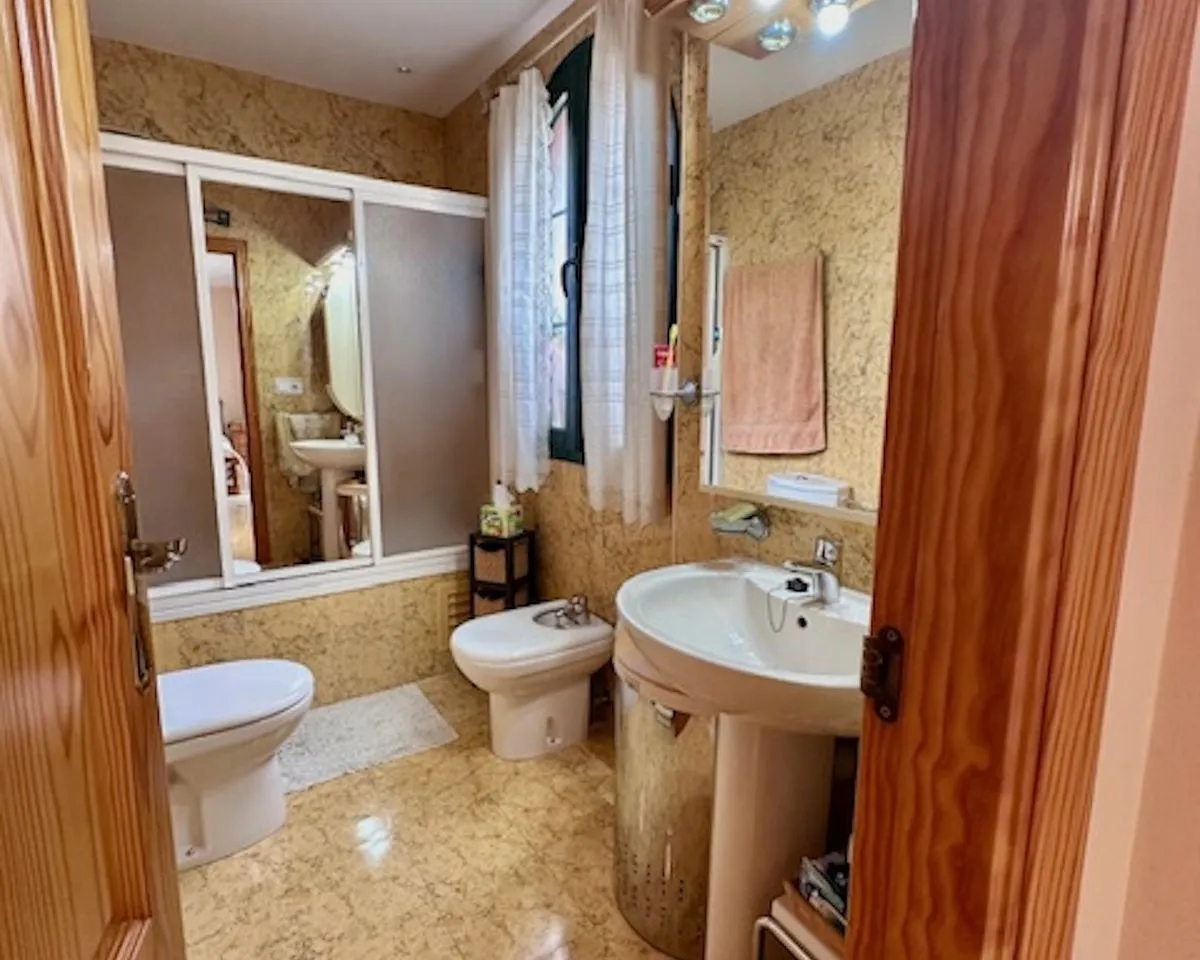 cdb77861-9ffa-4fb9-a27e-43d3e5fa8f7f