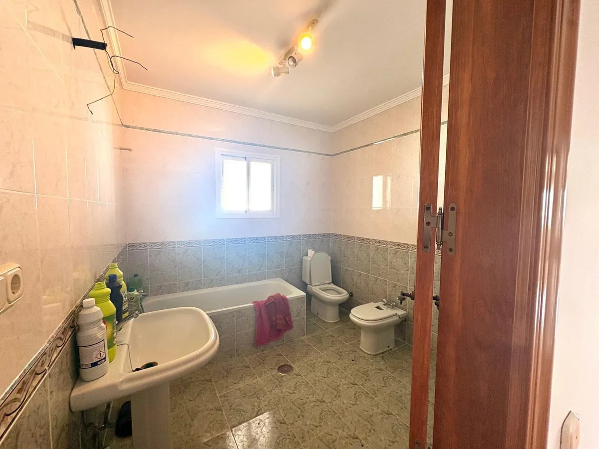 25b6076b-a7af-478a-b32a-6751e1e2652a