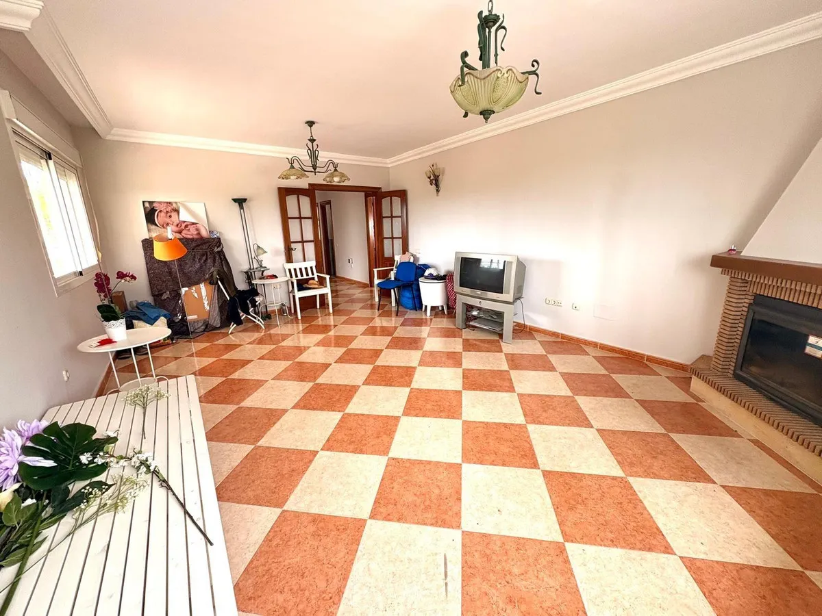 e5ce02a6-38e0-4e24-b629-f3e91398f5f2