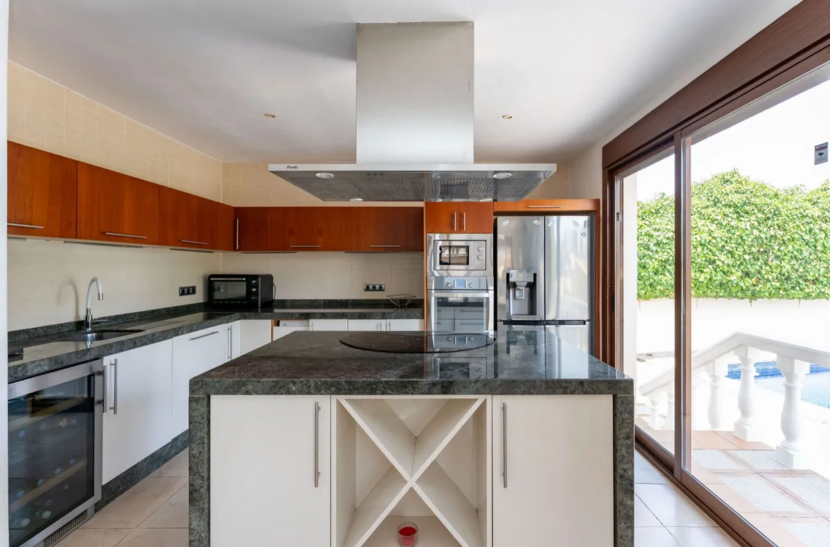 05b16158-0f4e-44ce-ae8d-4c5953facfcb